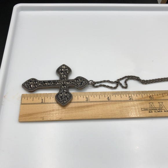 Glam Goth Gunmetal Textured Cross Pendant Necklace 35" Faceted Dark Silver Tone - Picture 4 of 8